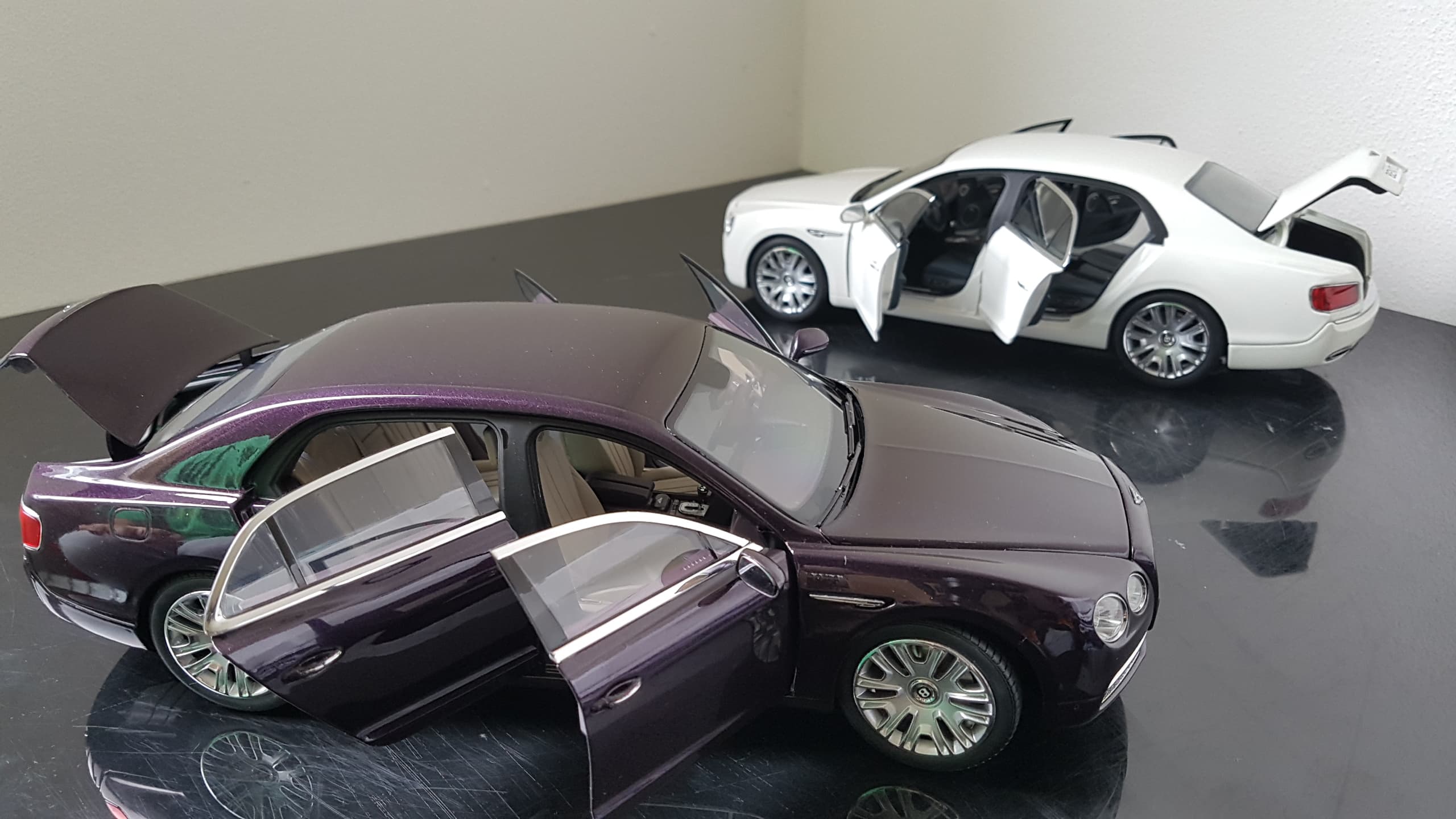 Bentley Flying Spur W12 2013 1:18 scale diecast by Kyosho
