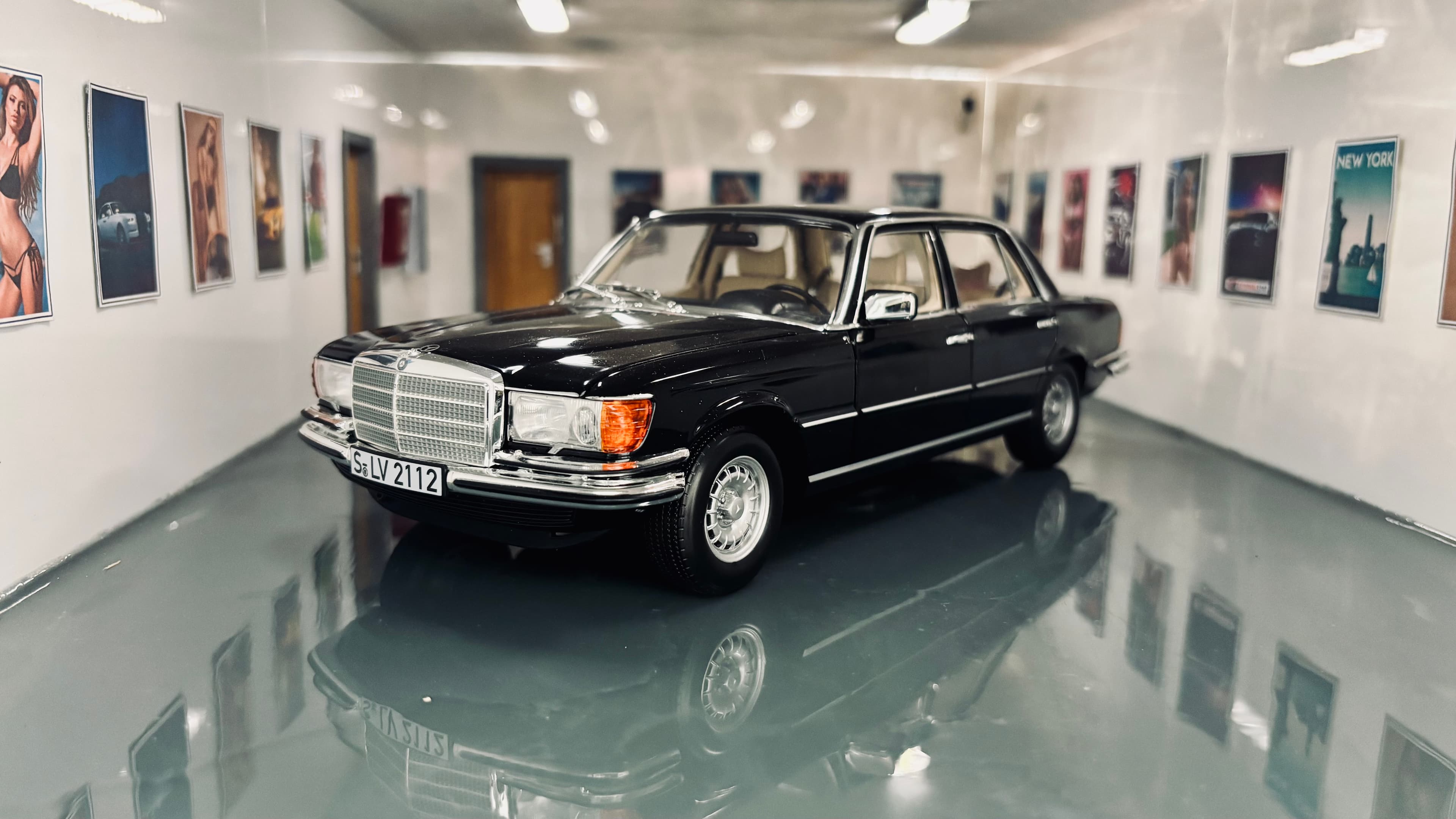 Mercedes-Benz 450 SEL 1976 1:18 scale diecast by Norev