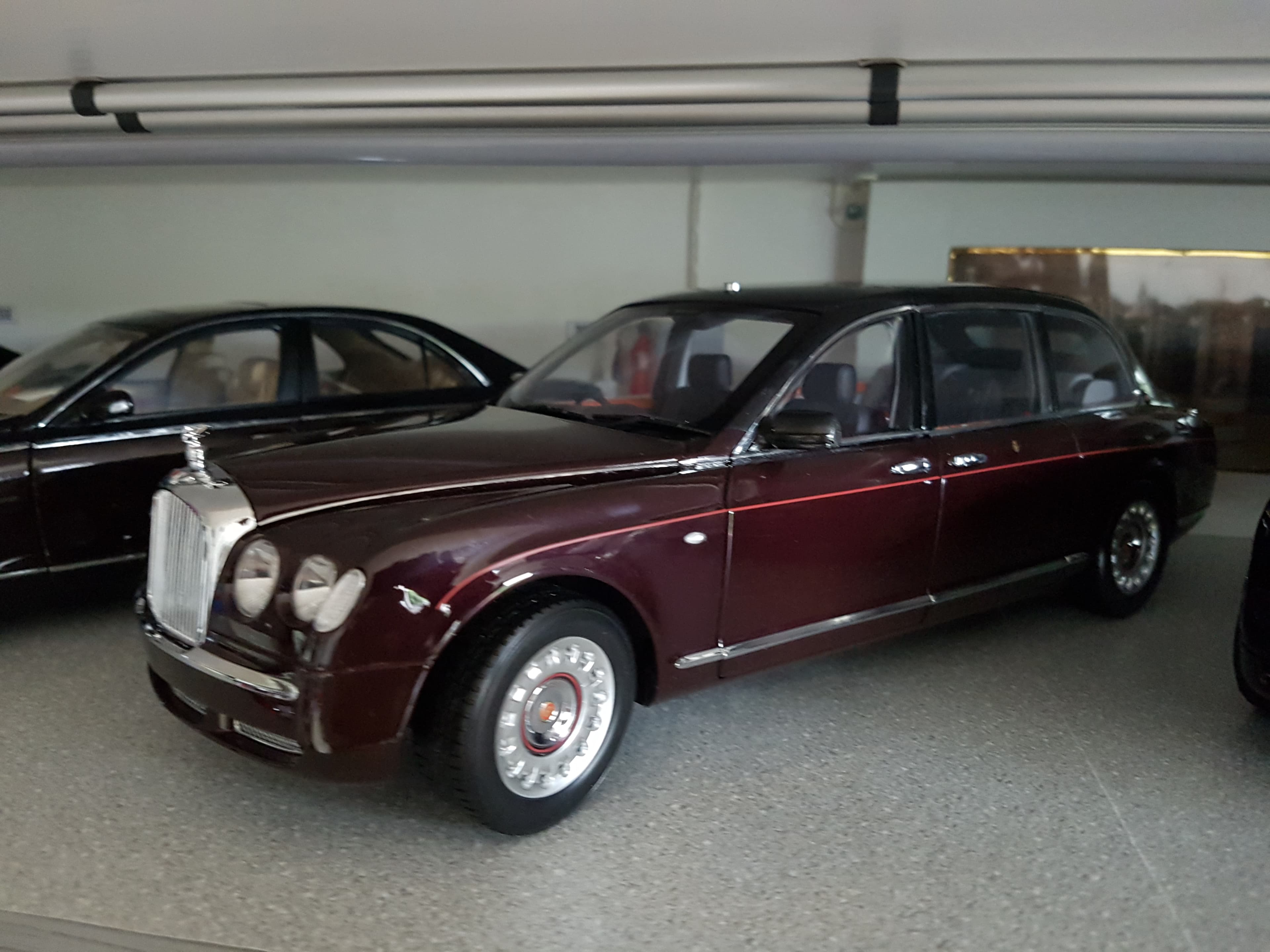 Bentley State Limousine 2002 1:18 scale diecast by Minichamps