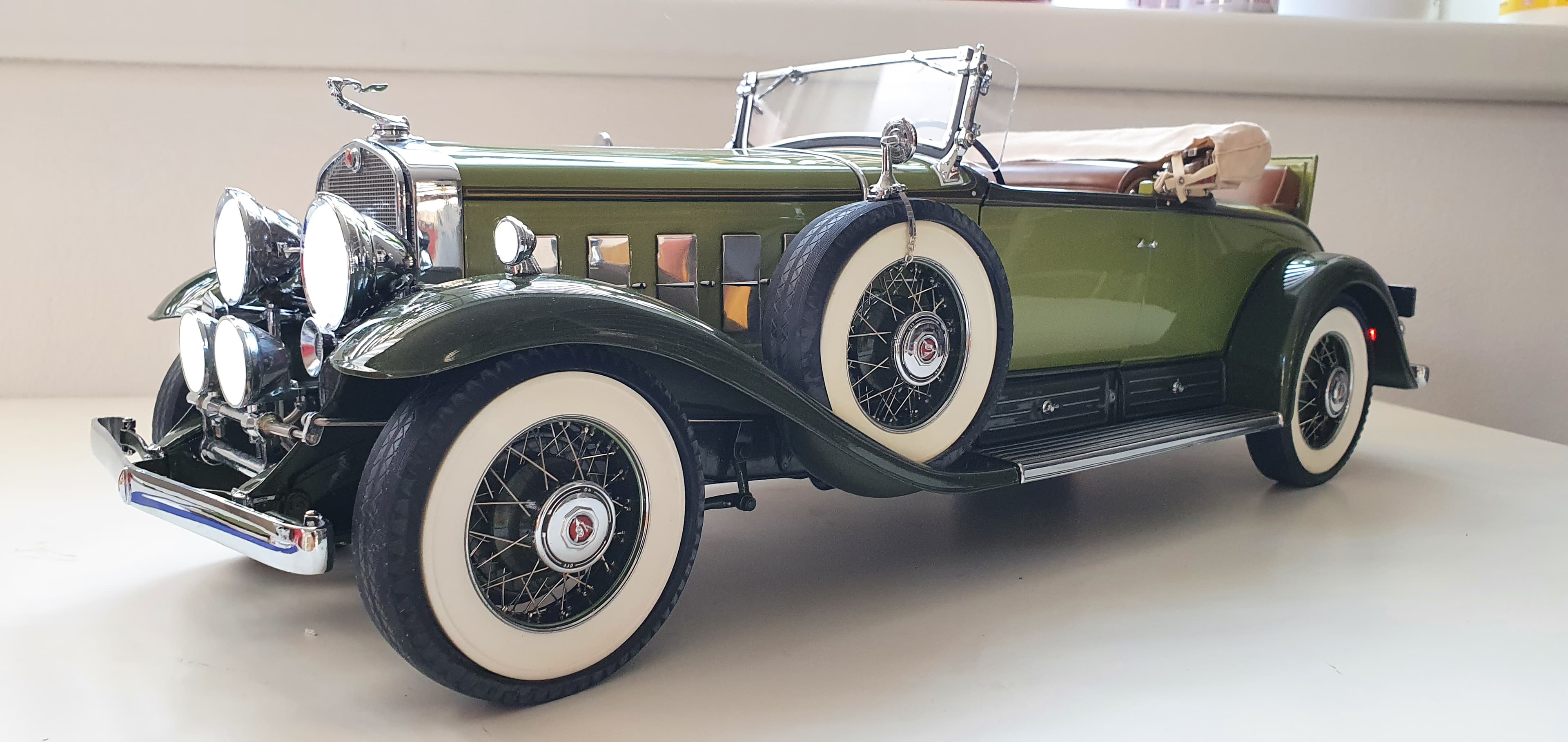 Cadillac V16 1930 1:12 scale diecast by Denbury Mint