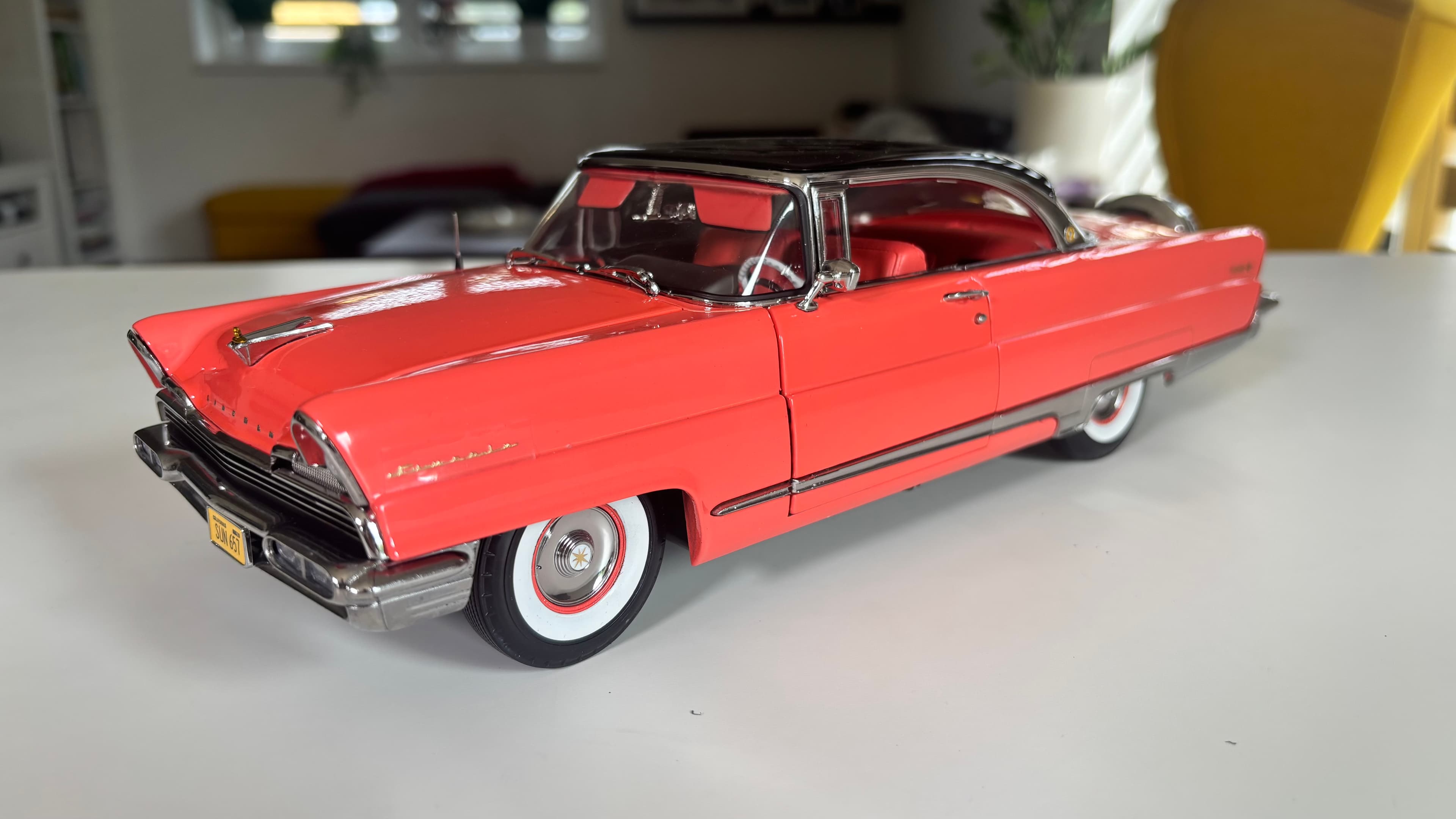 Lincoln Premiere Hard Top 1956 1:18 scale diecast by Sun Star