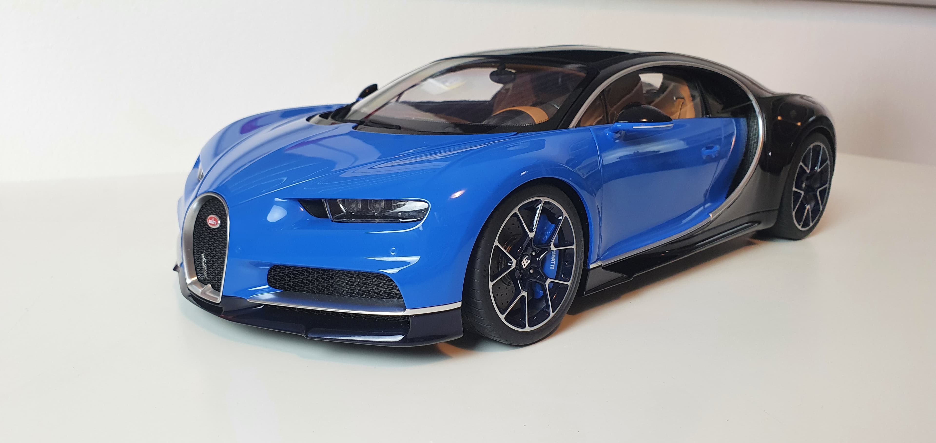 Bugatti Chiron 2017 1:12 scale diecast by AUTOart